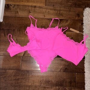 SKIMS FITS EVERYBODY LACE SCOOP BRALETTE CROPPED CAMI CAMI BODYSUIT TAFFY SMALL